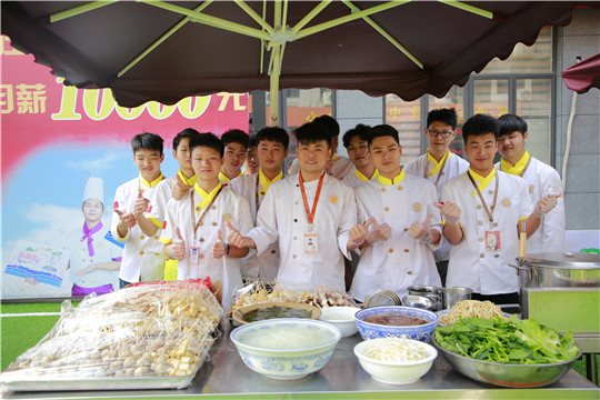 3��31��У԰��ʳ��