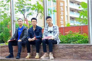 ���ɹ�ѧ�ӡ�����ǰ�̣�Ī�����