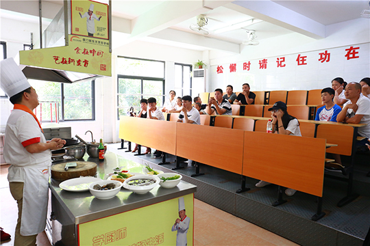 ������ѧ�ڶ��ڡ��������塱ʳ��¬��ʦ�����