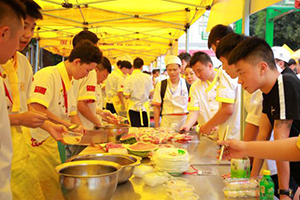 �¶���30����У����ʳ�񻶽�ʢ����Ϯ