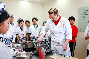 ��ѧ�����ĸ�ѧУ�ȽϺã�