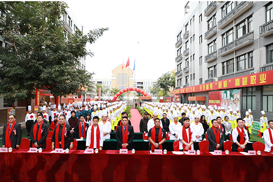 �����¶������ѧУ��ʦǩԼ�ߵھ��ڶ���࿪����ʽ¡�ؾ���