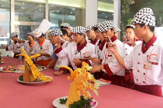 ʳ������ĳɾ͸�