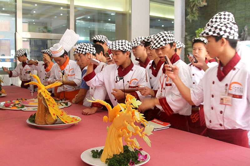 ʳ������ĳɾ͸�