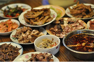  ���꣬�Ҽҵ���ҹ�����ҳа���