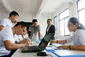 �����¶���У��ר����Ƹ�� ʵ���˲������Խ�