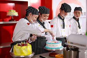 ����Ů������Ϊ�����¶�������