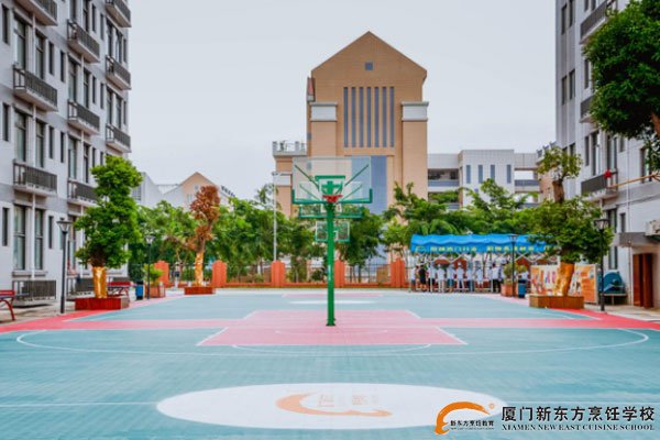 �����¶������ѧУ