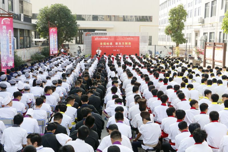 �����ഺ ���ķ���������¶������ѧУ�ڶ������ѵ����