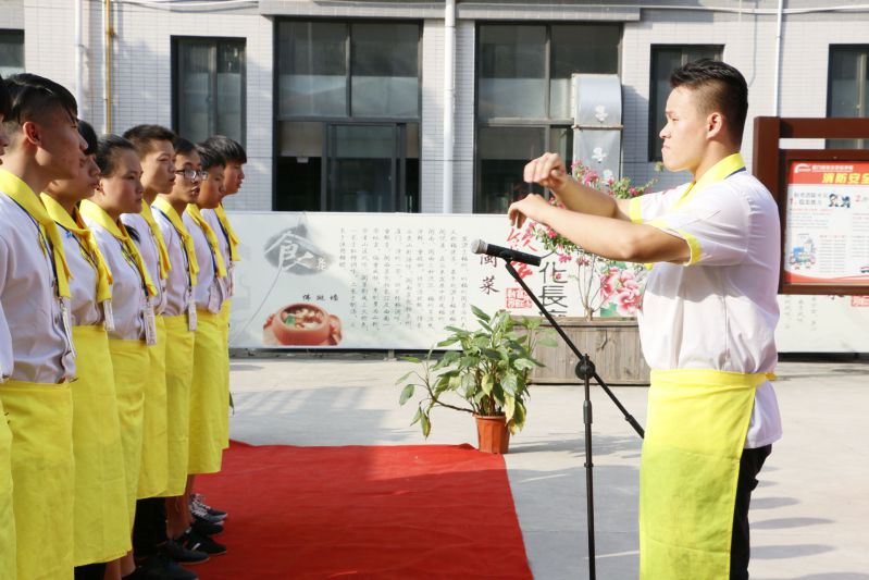 �����ഺ ���ķ���������¶������ѧУ�ڶ������ѵ����