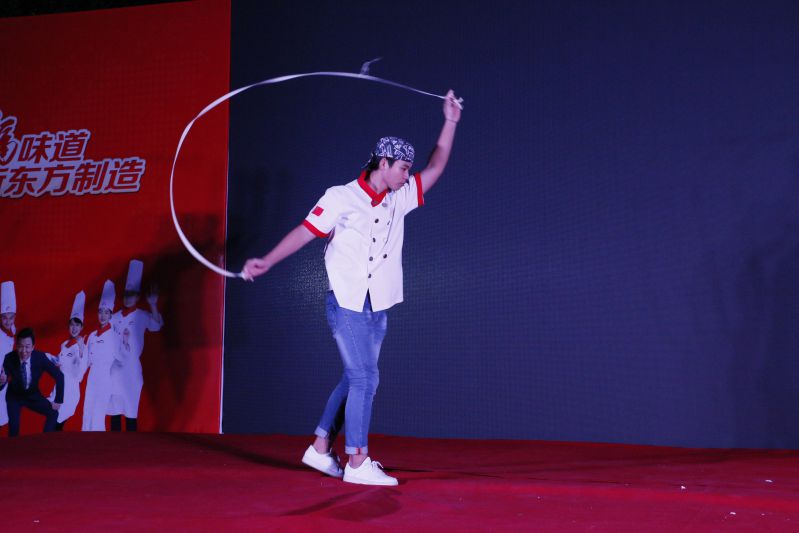 �����¶����׽�У԰�Ļ��ڱ�Ļʽ�߰佱��������