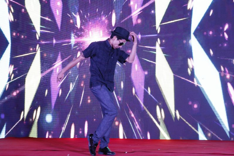 �����¶����׽�У԰�Ļ��ڱ�Ļʽ�߰佱��������