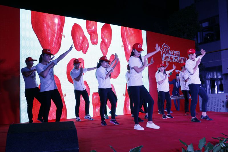 �����¶����׽�У԰�Ļ��ڱ�Ļʽ�߰佱��������