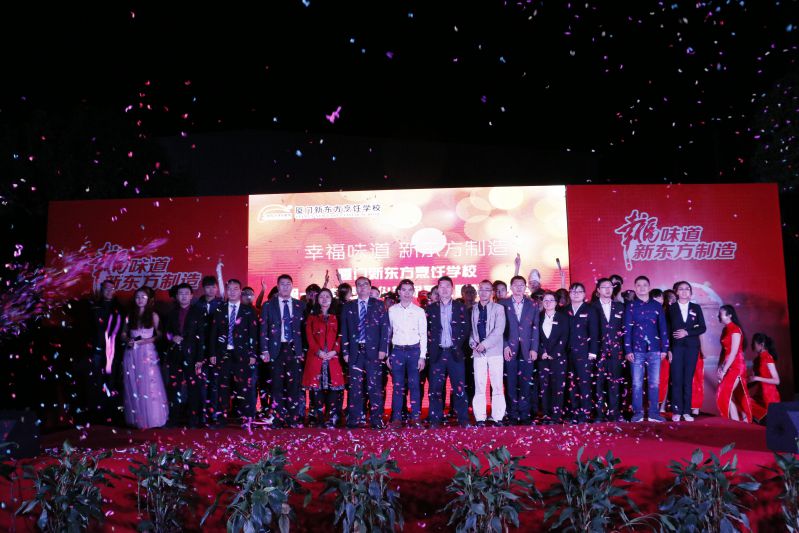 �����¶����׽�У԰�Ļ��ڱ�Ļʽ�߰佱��������