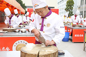 ��������֮������ĳ��� �ս���â��ҫ