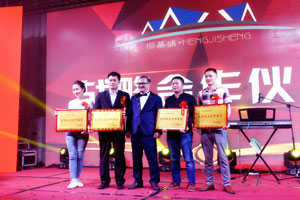 У��ս�Ժ��� Я��������ѧ�Ӹ�н��ҵ