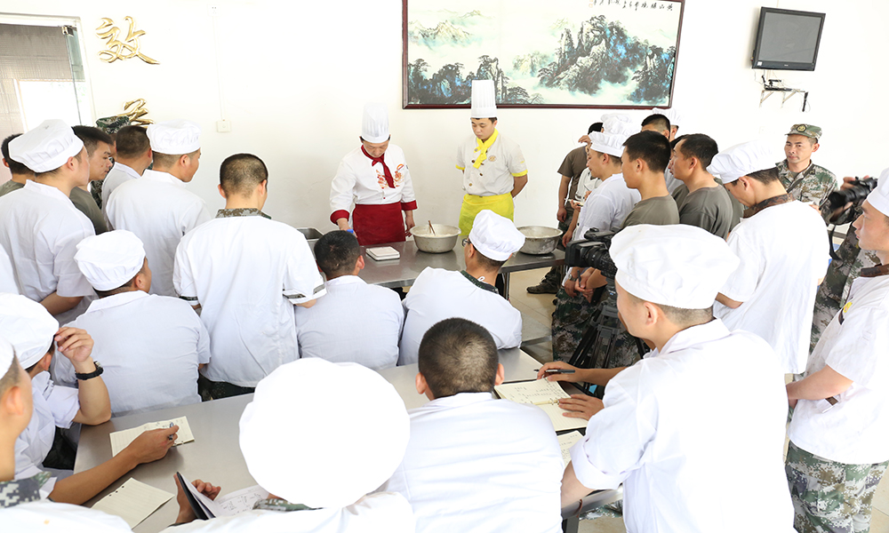 ��УӦ��Ϊ���Ӻ��ڴ���Ա��ѵ��⿼���