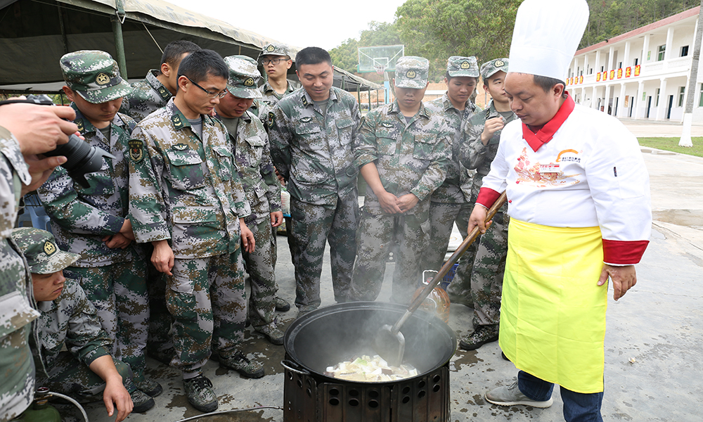 ��УӦ��Ϊ���Ӻ��ڴ���Ա��ѵ��⿼���