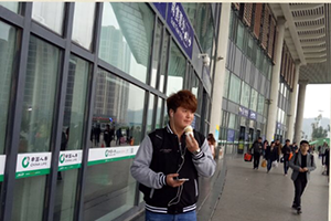 ����೤������ͷ����������������һ������������һ��Ϊ����Ŭ��