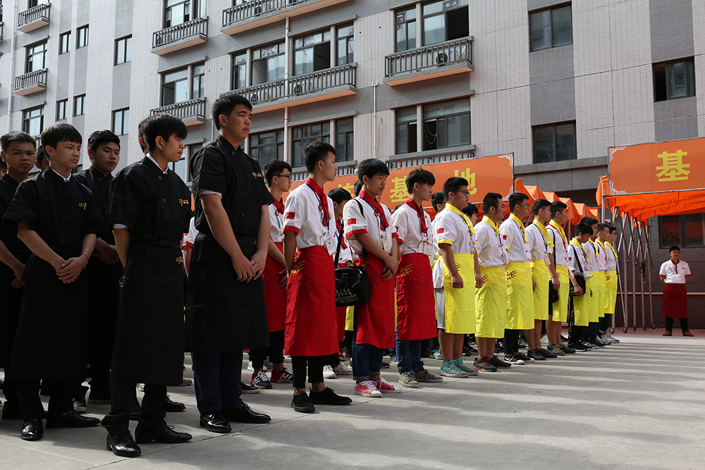 ��һ��У����࿪�����¡�ؾ��У�