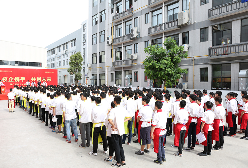 ��һ��У����࿪�����¡�ؾ��У�