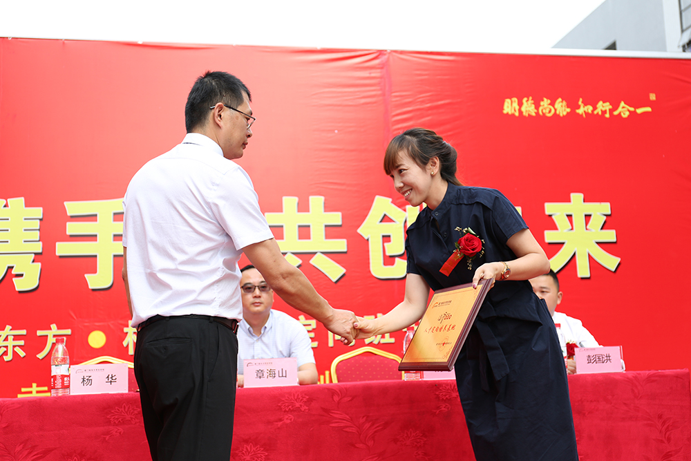 ��һ��У����࿪�����¡�ؾ��У�