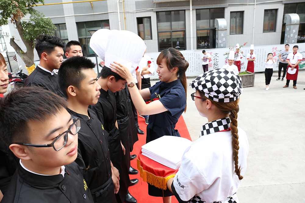 ��һ��У����࿪�����¡�ؾ��У�