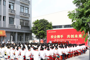 �ж�ĸУ �﷫�𺽣�