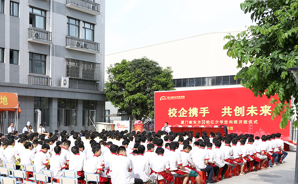 �ж�ĸУ �﷫�𺽣�