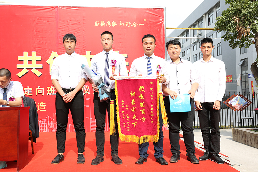 �ж�ĸУ �﷫�𺽣�