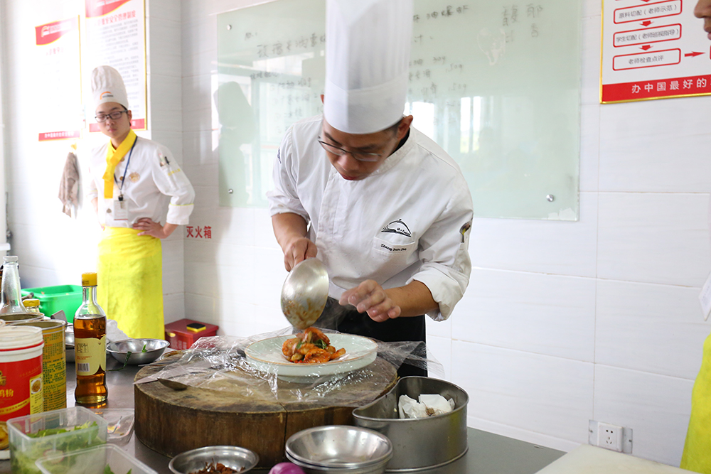 �׽컪�˳�ʦ�����𽱻�����Ŵ�ʦ��У�ڿ�