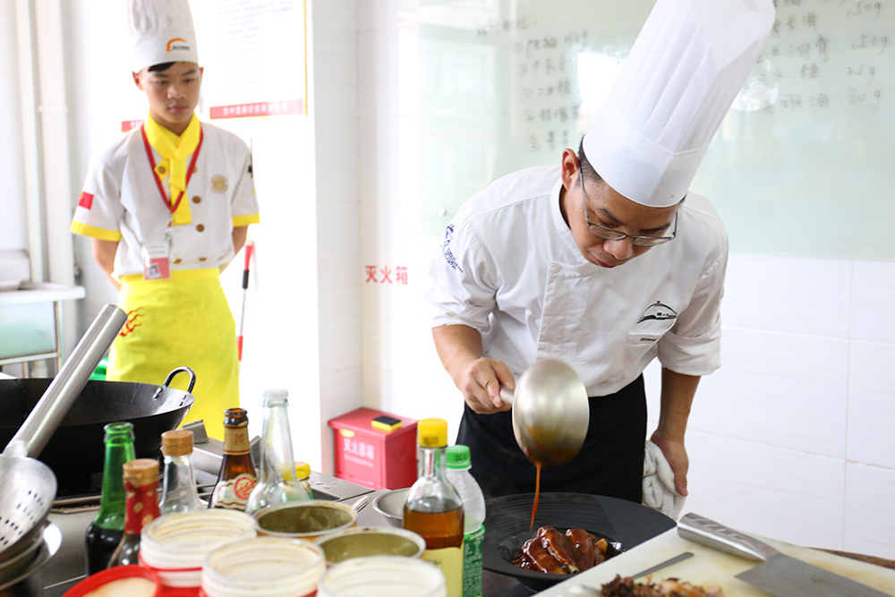 �׽컪�˳�ʦ�����𽱻�����Ŵ�ʦ��У�ڿ�