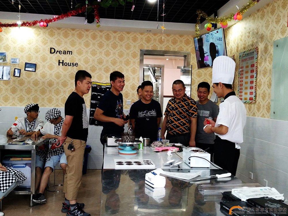 �����¶������ѧУ