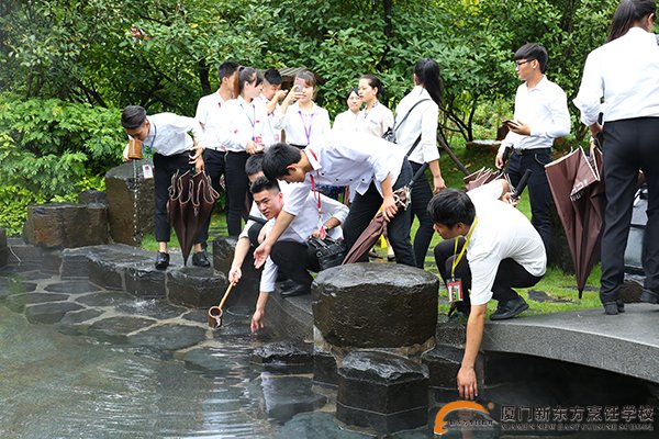 �����¶������ѧУ