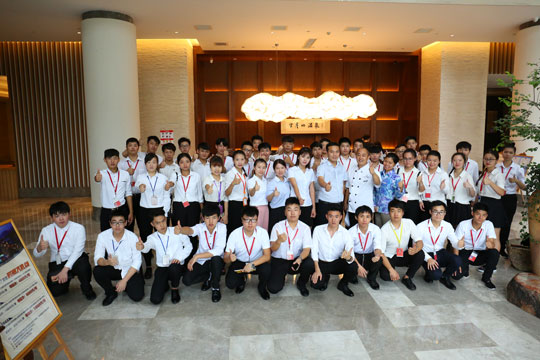 �����¶���ѧ�Ӹ�����ɽ�Ƶ�ι�