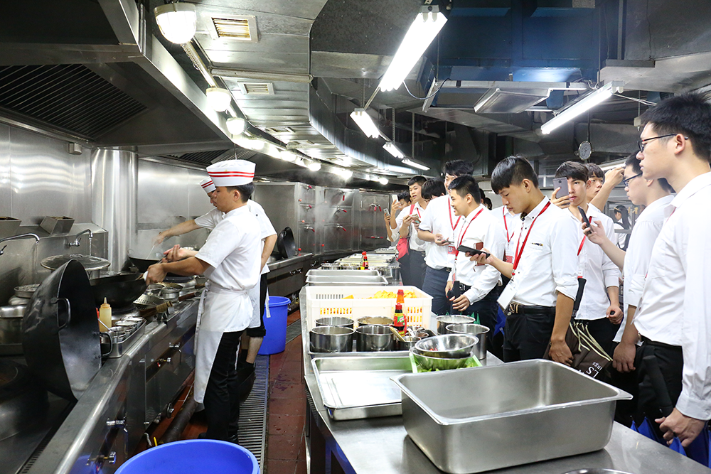 �����¶���ѧ�Ӹ�����ɽ�Ƶ�ι�