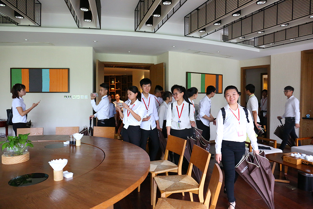 �����¶���ѧ�Ӹ�����ɽ�Ƶ�ι�