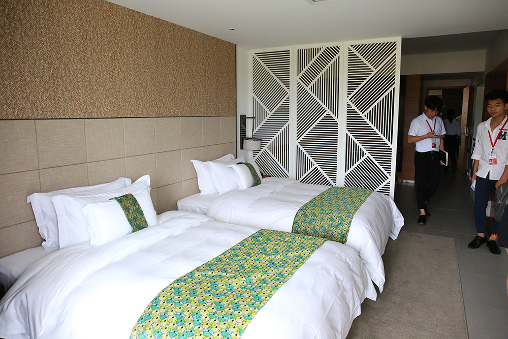 �����¶���ѧ�Ӹ�����ɽ�Ƶ�ι�