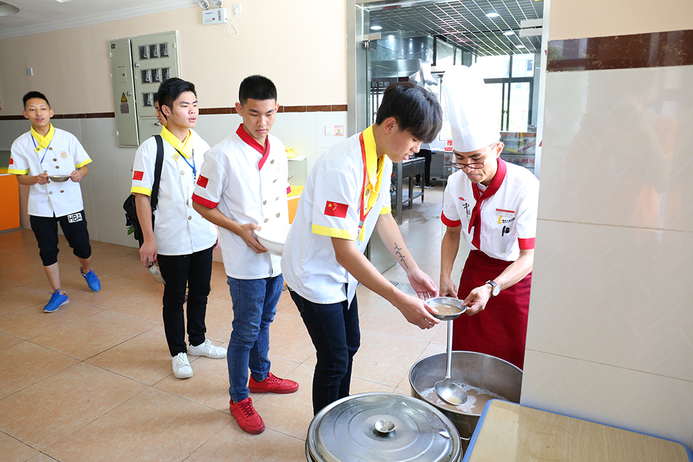 ѧУ�ػ�ѧ�� �ṩ�̶����������