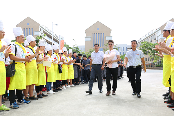 �����¶������ѧУ