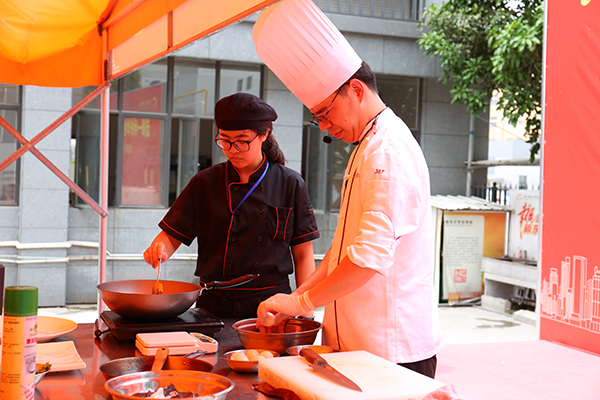 �����¶������ѧУ