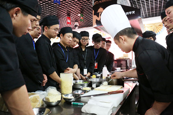 �����¶������ѧУ