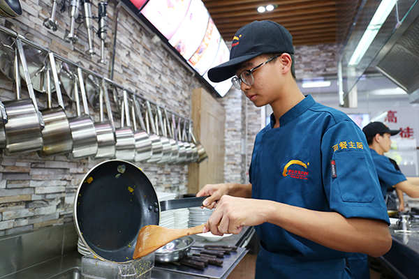 ��������1701��ʹ����������Լ��϶��ķ���ǰ�У�