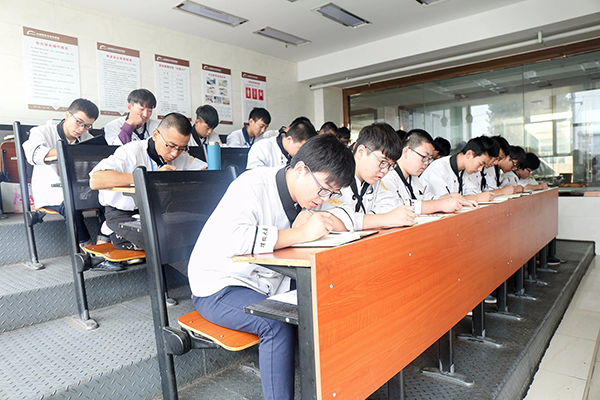 �����¶������ѧУ