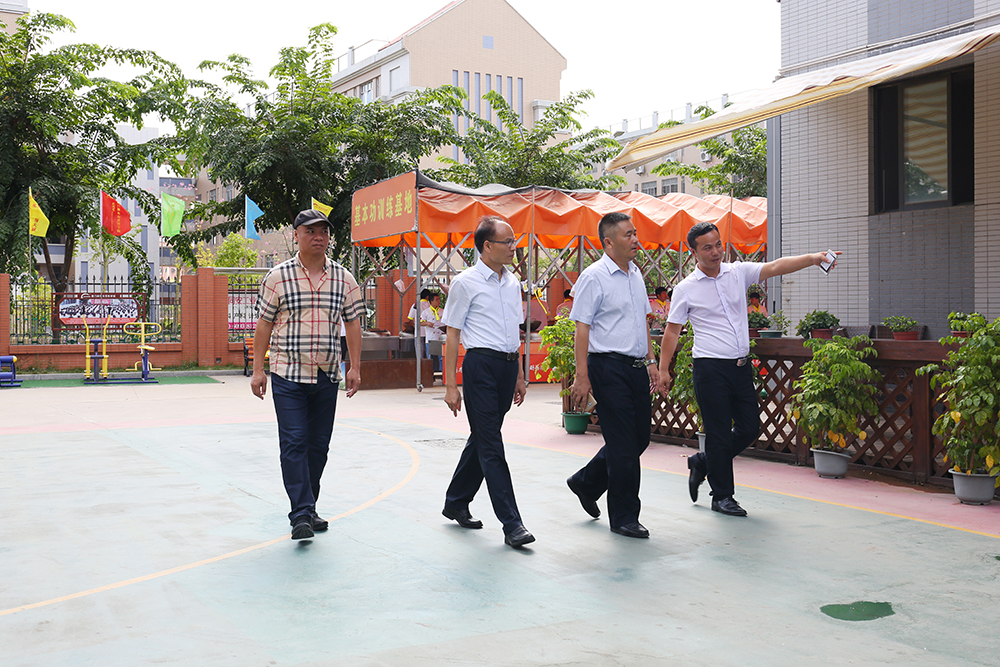 ĵ����չ���Ŷ��³�����һ��ݰ����У����