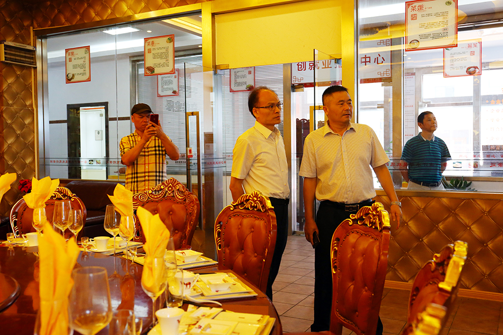 ĵ����չ���Ŷ��³�����һ��ݰ����У����