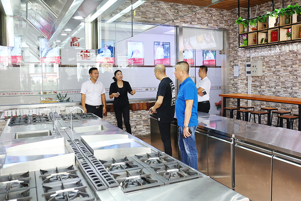 ���Ѽ����쵼��У�ιۿ���