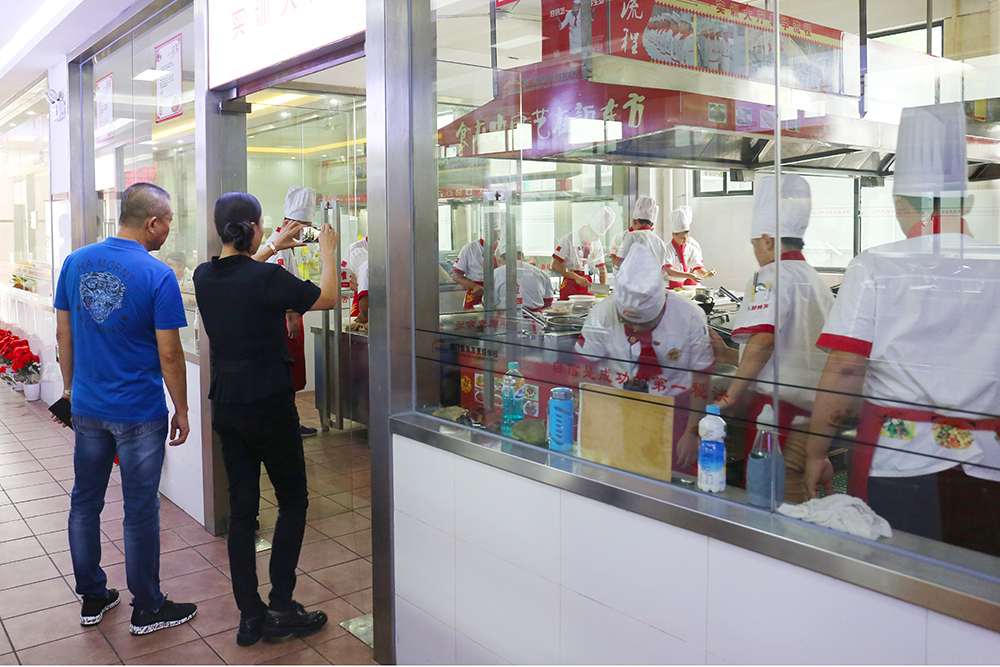 ���Ѽ����쵼��У�ιۿ���