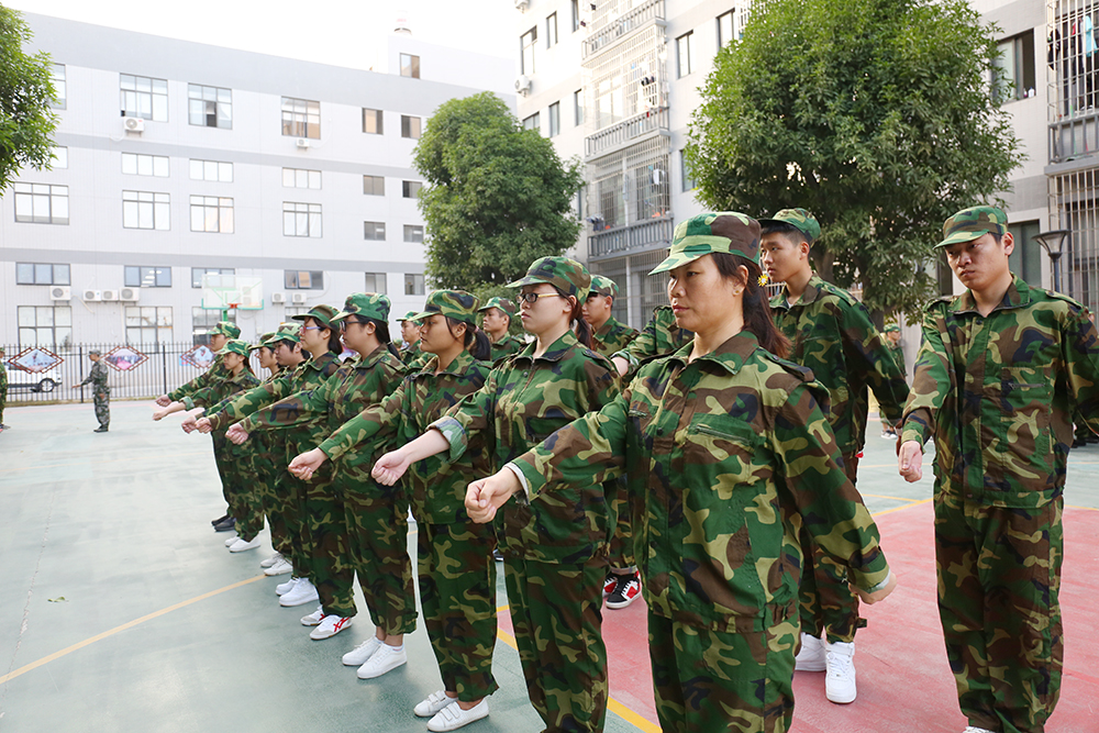 ��װ���� �Բ��ഺ