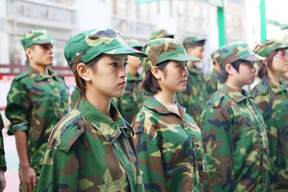 ��װ���� �Բ��ഺ